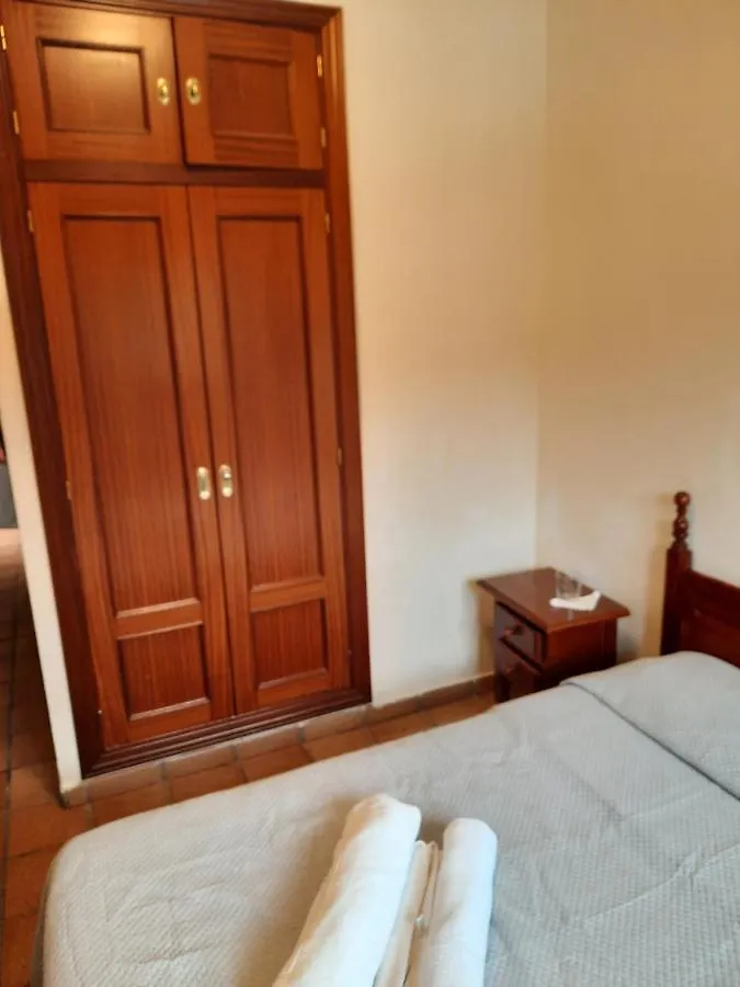 Apartamentos Refugio Del Viajero Parauta Πανσιόν